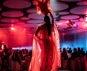 SCANDAL DINNER SHOW